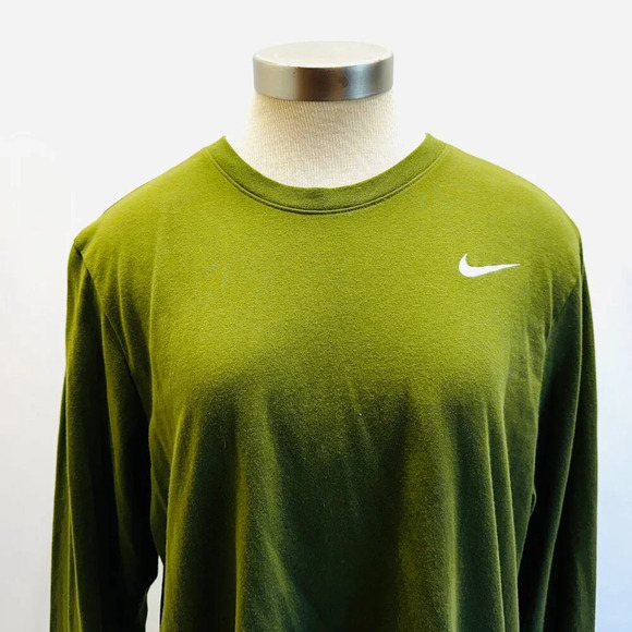 THE NIKE TEE Men Long Sleeve Pullover Dry -Fit Green Casual Shirt Size Medium - Picture 2 of 12